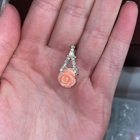 Eiffel tower and floral earrings - Picture 4 of 4